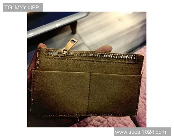 LV足球明星洗漱包时尚与运动的完美结合让你随时展现个性魅力